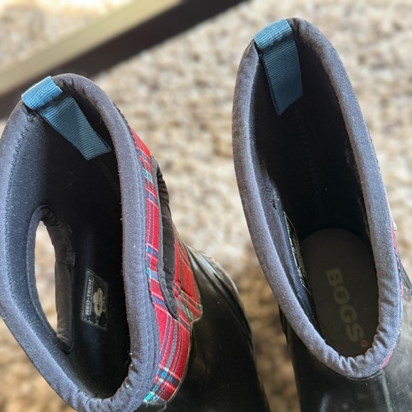 BOGS Winter Plaid Mid Black and Red Boots Size 10 Women - Picture 6 of 11